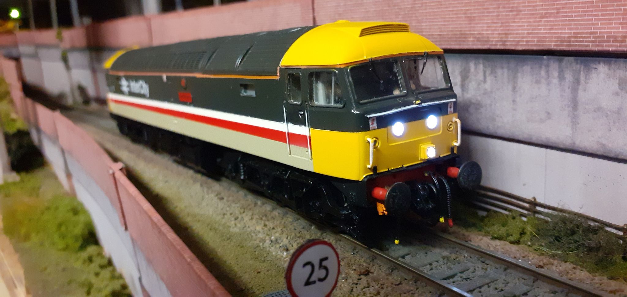 OO gauge locomotive climbing a gradient